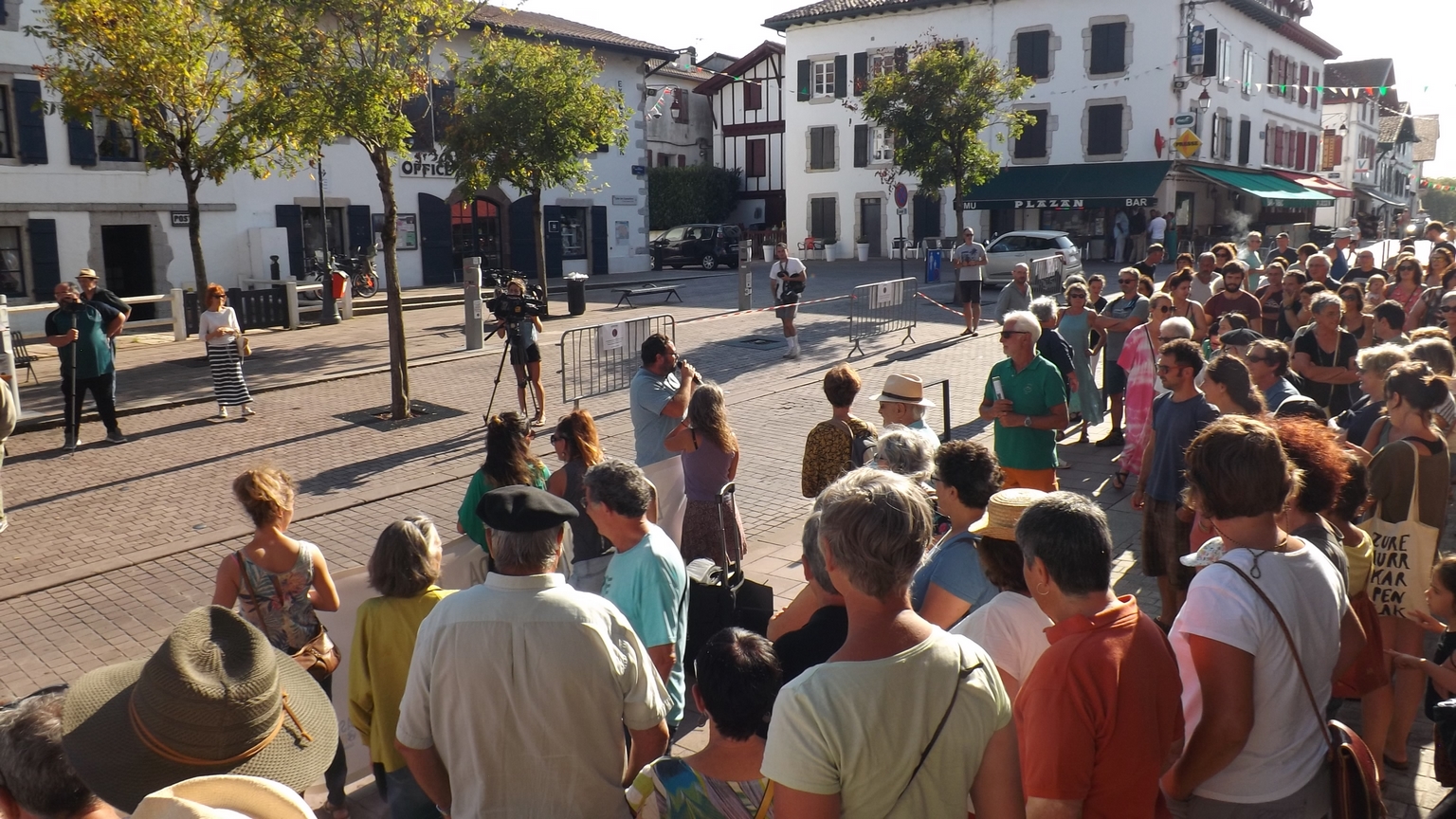 <br />
<b>Notice</b>:  Undefined variable: titre in <b>/var/www/vhosts/bidasoa-etorkinekin.org/httpdocs/views/urrugne.view.php</b> on line <b>28</b><br />
